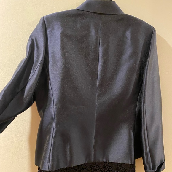 TAHARI 2-piece suit, navy, rhinestone accent button, lace skirt, size 12, NWT - Picture 9 of 9